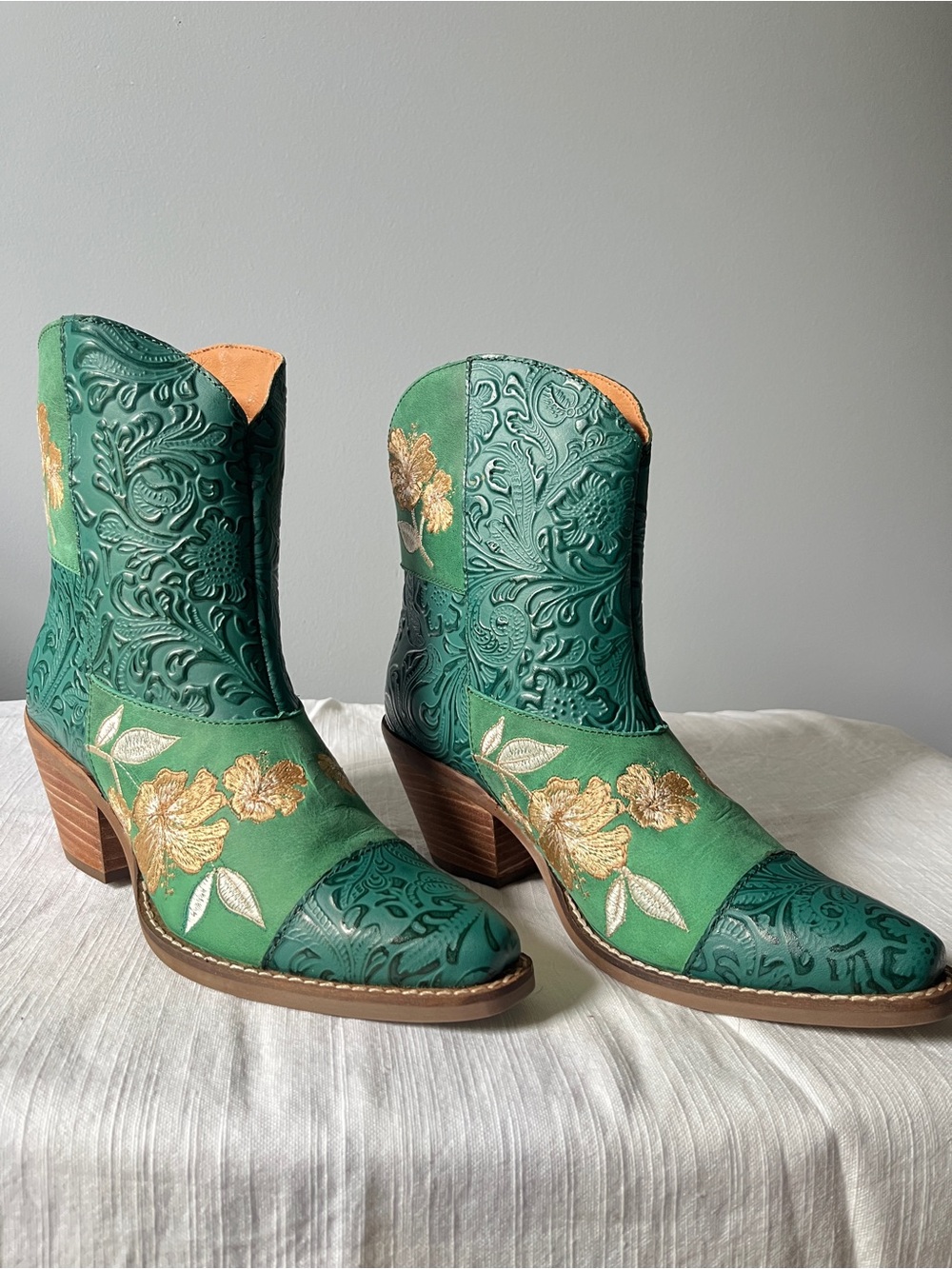 Dingo Green Western Embroidered Ankle Boots Women Size 7